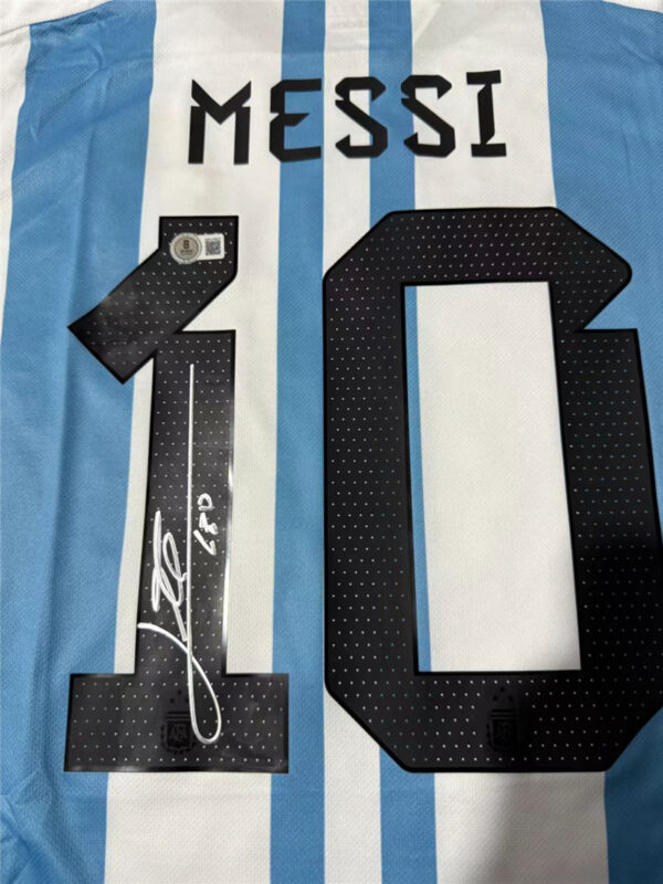 Messi Signed No.10 Jersey 2022 Season Argentina Home Beckett Certified Sports Collectible 2 Bearbrick detail 2
