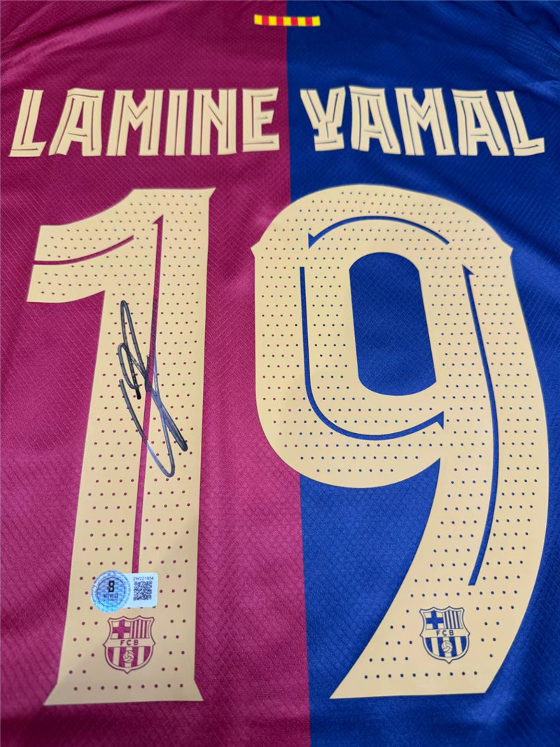Lamine Yamal Signed No.19 Jersey 24-25 Season Barcelona Home Beckett Certified Sports Collectible 2 Bearbrick detail 2