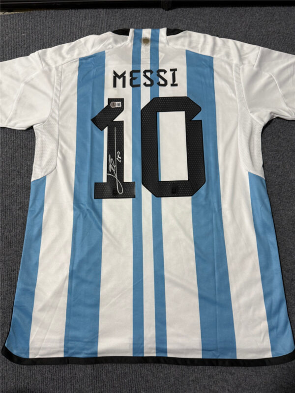 Messi Signed No.10 Jersey 2022 Season Argentina Home Beckett Certified Sports Collectible 3 Bearbrick detail 3