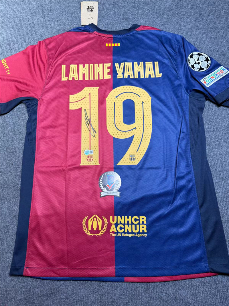 Lamine Yamal Signed No.19 Jersey 24-25 Season Barcelona Home Beckett Certified Sports Collectible 3 Bearbrick detail 3