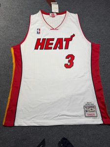 Hot Sale Dwyane Wade 3 Miami Heat White Home Signed Jersey Beckett Certified Website Checkable 2 29a727ebc6d4fd485e31ec9c417bbbe5