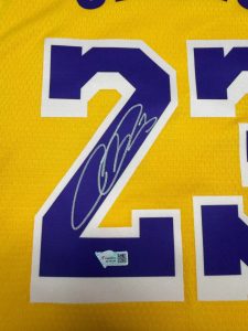 Hot Selling LeBron James Los Angeles Lakers #23 Autographed Jersey Fanatics Certified Verifiable on Official Website 3 9be56e4c3b673e6d0eb2a3cd71564d1e